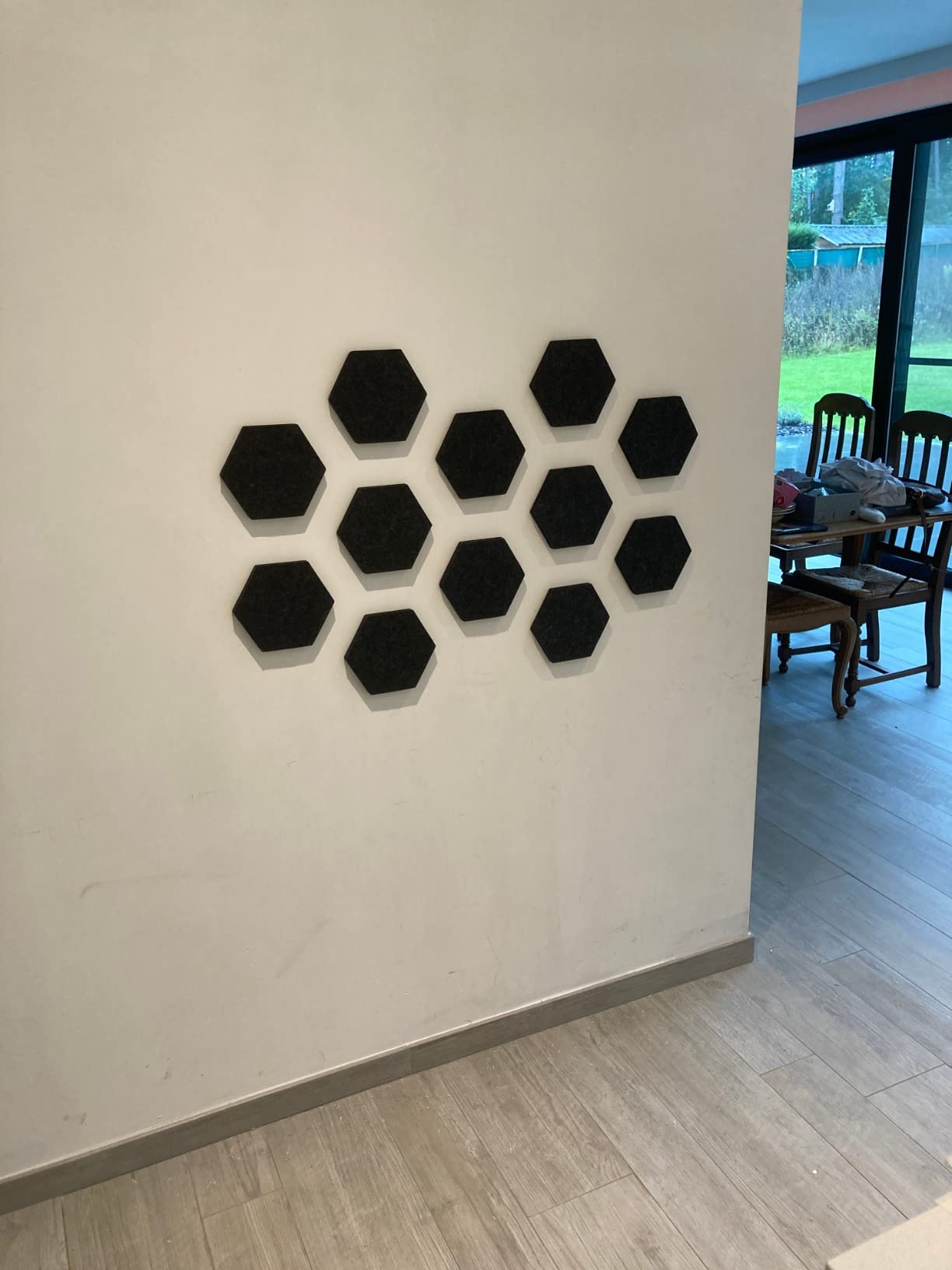 Hübsch an der Wand