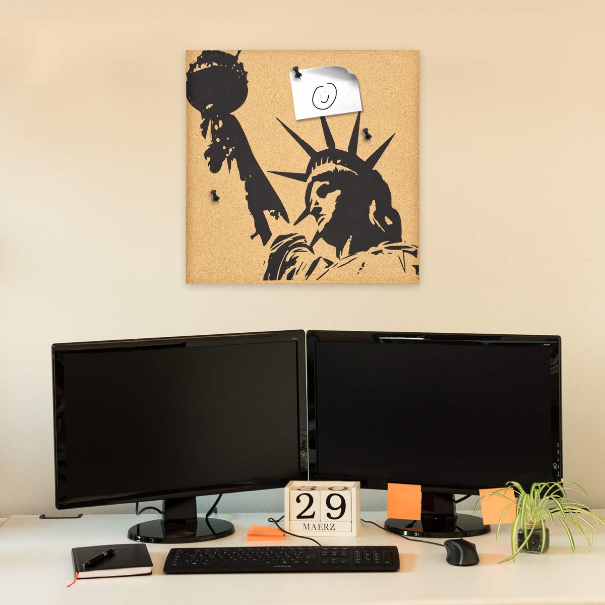 navaris-kork-pinnwand-40x40-cm-freiheitsstatue-mit-pins image 2