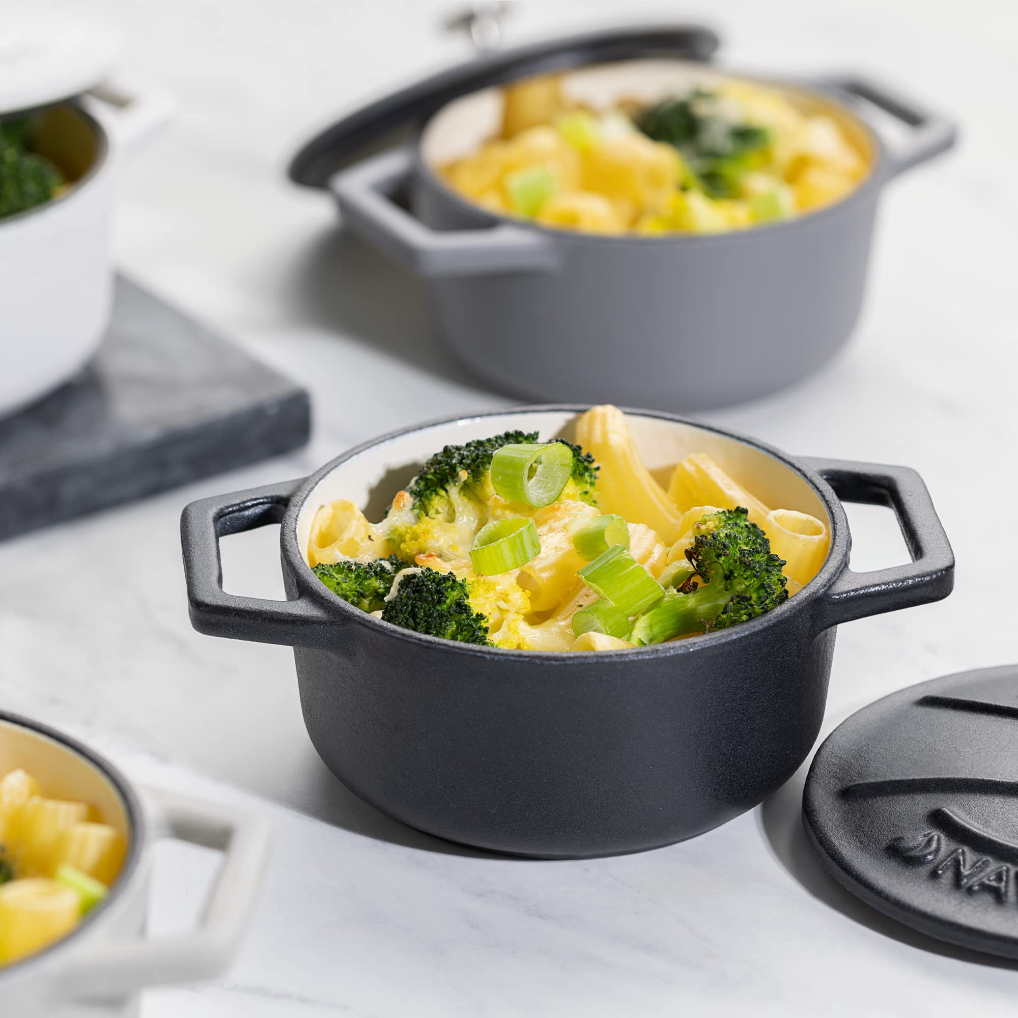 navaris-kitchen-mini-cocotte-4er-gusseisen-schwarz-wei-backofenfest image 2