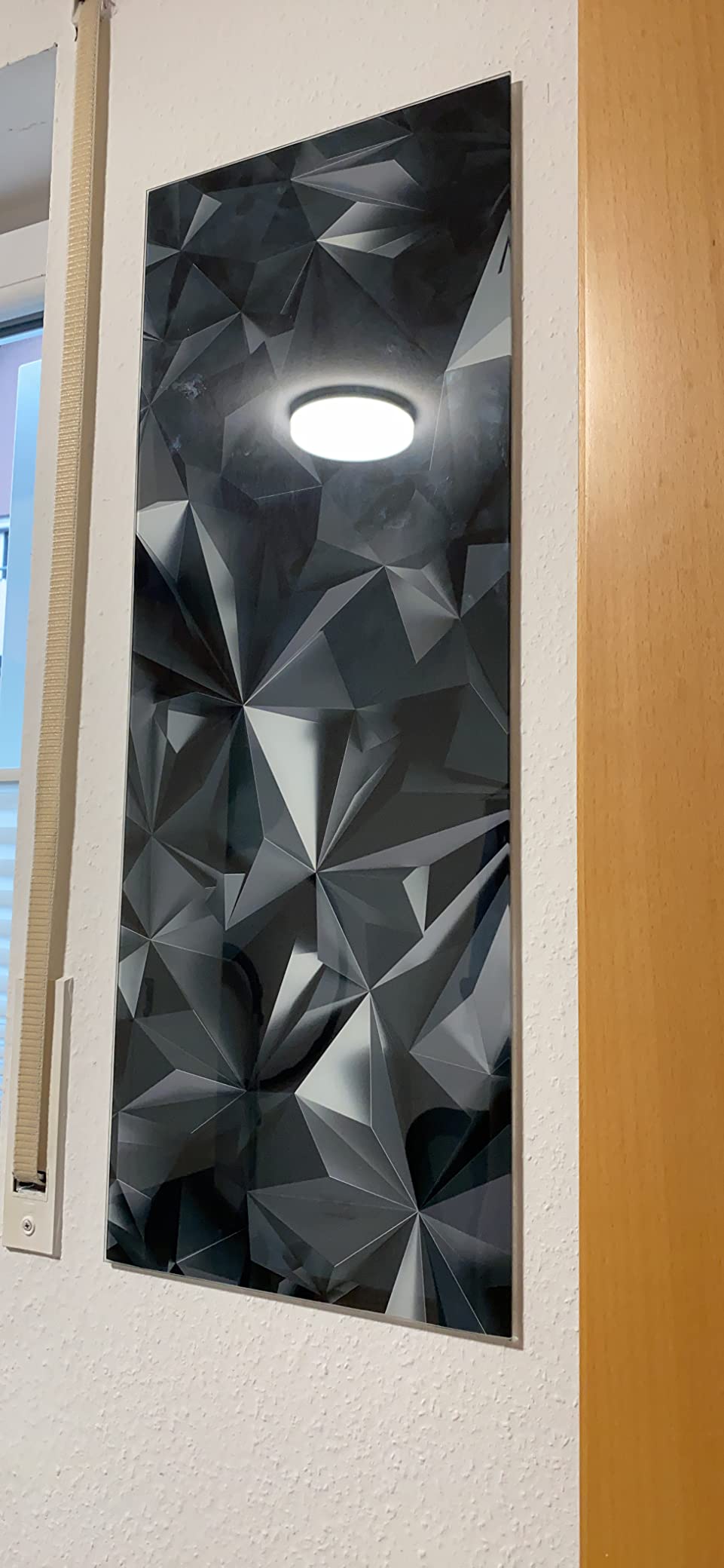 Schick an der Wand