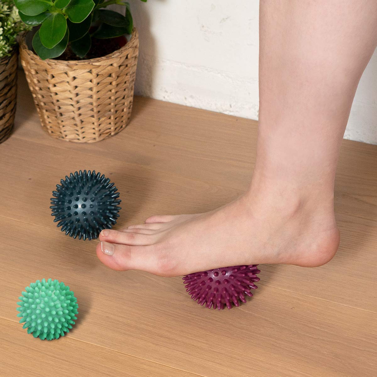 navaris-igelball-3er-set-massageball-6-7-8cm-medium-hart image 6