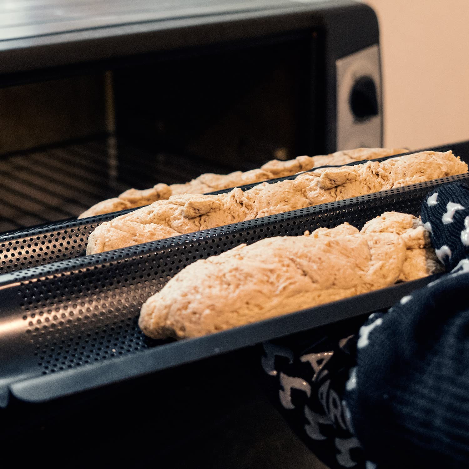 navaris-kitchen-baguette-backform-3er-perforiert-mit-schaber image 5