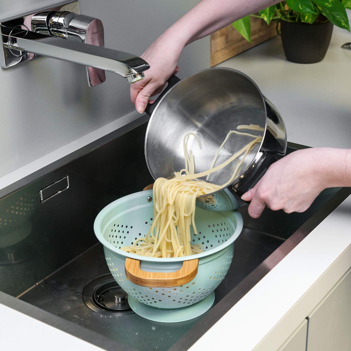 navaris-kitchen-seiher-nudelsieb-mintgr-n-2-8l-eisen image 2