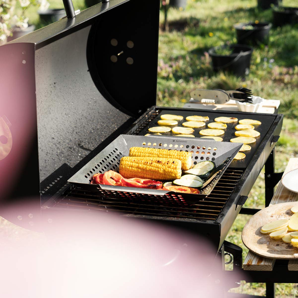 navaris-grillpfanne-edelstahl-35x30x6-cm-grillkorb-gelocht image 5