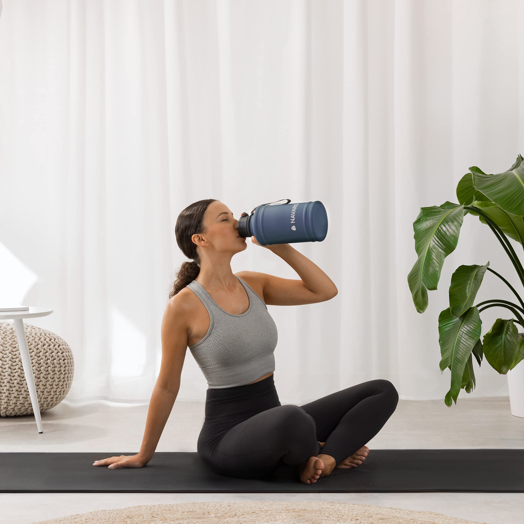 navaris-sport-wellness-2-2-liter-trinkflasche-edelstahl-mit-griff-2 image 2